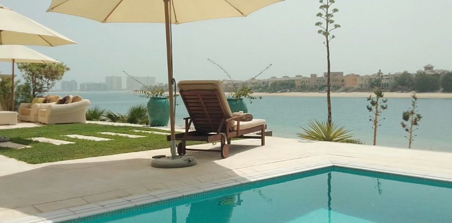 Villa in Palm Jumeirah, Dubai 4 bedrooms, 657.7 sq.m. № 59132