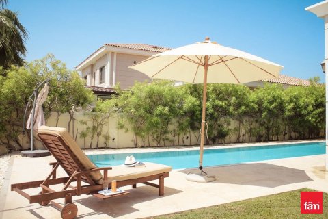 Villa in Palm Jumeirah, Dubai 4 bedrooms, 657.7 sq.m. № 59132 - photo 16
