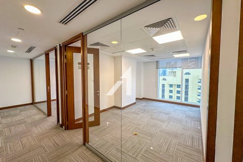 Office in Sheikh Zayed Road, Dubai 145 sq.m. № 101450 - photo 14
