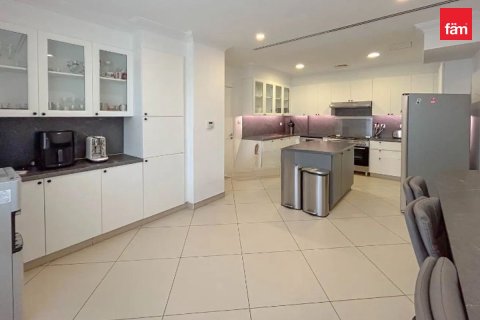 Villa in Dubai 4 bedrooms, 640 sq.m. № 141741 - photo 2