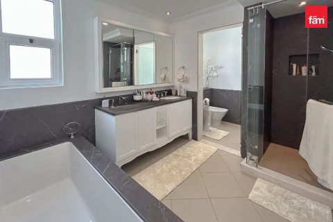 Villa in Dubai 4 bedrooms, 640 sq.m. № 141741 - photo 6