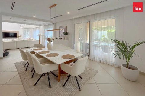 Villa in Dubai 4 bedrooms, 640 sq.m. № 141741 - photo 11