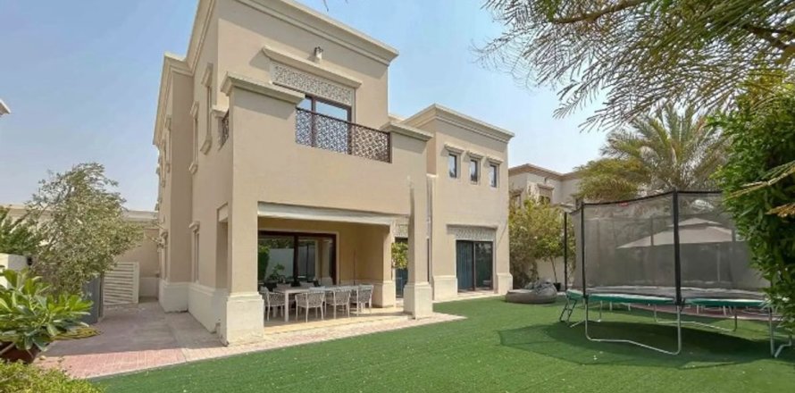 Villa in Dubai 4 bedrooms, 640 sq.m. № 141741