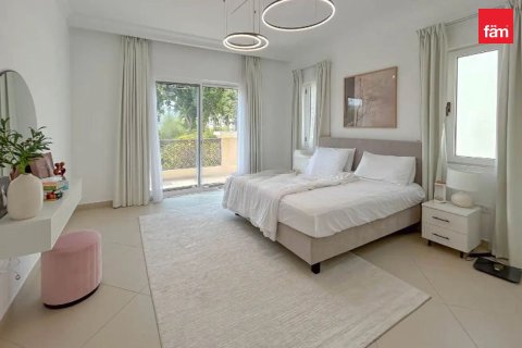 Villa in Dubai 4 bedrooms, 640 sq.m. № 141741 - photo 9