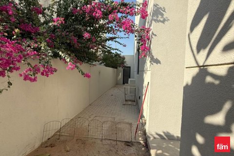 Villa in Al Furjan, Dubai 4 bedrooms, 611.3 sq.m. № 71615 - photo 11