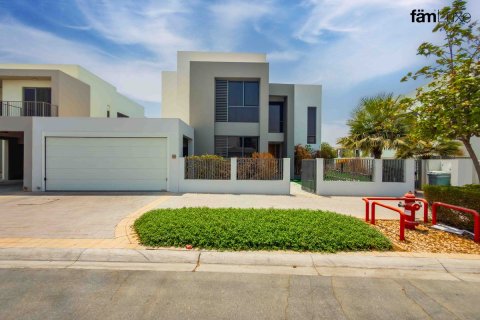 Villa in Dubai Hills Estate, Dubai 5 bedrooms, 609.4 sq.m. № 135325 - photo 30