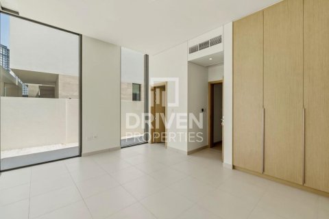 Villa in Dubai Hills Estate, Dubai 5 bedrooms, 660.45 sq.m. № 137216 - photo 5