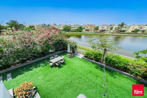 Villa à Dubai, 4 chambres, 560.4 m², № 40380 - photo 1