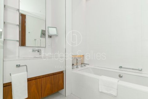 Apartamento en The Hills, Dubai, 2 dormitorios, 155.8 m², № 42808 - foto 25
