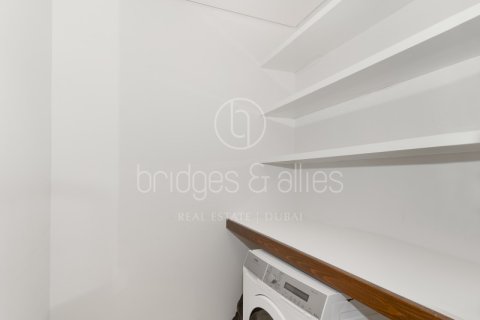 Apartamento en The Hills, Dubai, 2 dormitorios, 155.8 m², № 42808 - foto 17