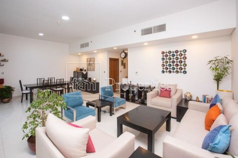 Таунхаус в Дубае, 2 спальни, 239.1м², № 100338