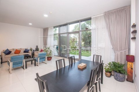 Снять в аренду таунхаус в Дубае: 2 спальни, 239.1м², № 100338 - фото 2