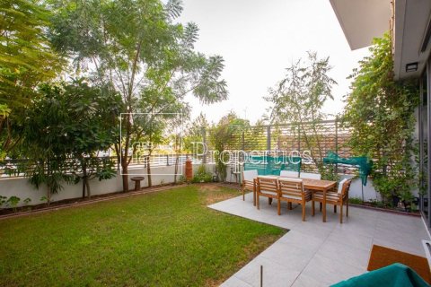 Снять в аренду таунхаус в Дубае: 2 спальни, 239.1м², № 100338 - фото 5