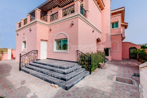 Villa à Dubai, 6 chambres, 555 m², № 100339 - photo 2