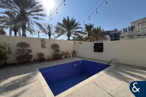 Villa in Jumeirah Village Circle, Dubai 3 bedrooms, 286 sq.m. № 76670 - photo 1