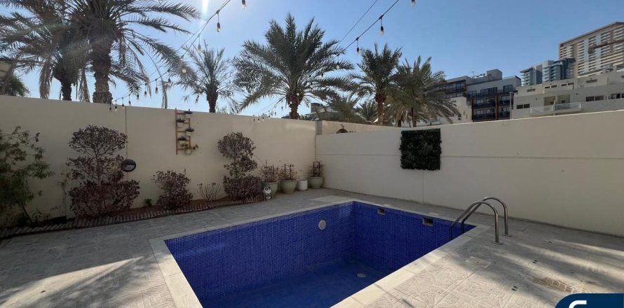 Villa in Jumeirah Village Circle, Dubai 3 bedrooms, 286 sq.m. № 76670