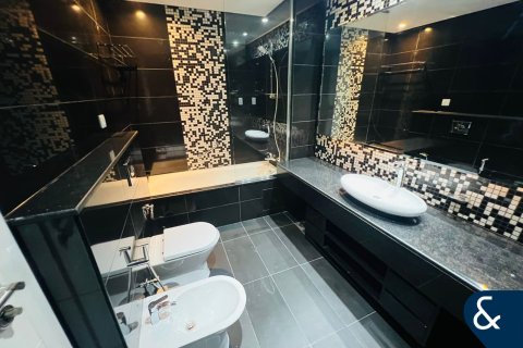 Apartment in Business Bay, Dubai 2 bedrooms, 117 sq.m. № 76672 - photo 8