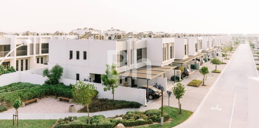 Townhouse in DAMAC Hills (Akoya by DAMAC), Dubai 5 bedrooms, 237 sq.m. № 24861