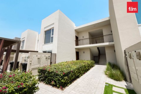 Apartment in Dubai 2 bedrooms, 120.9 sq.m. № 49357 - photo 1