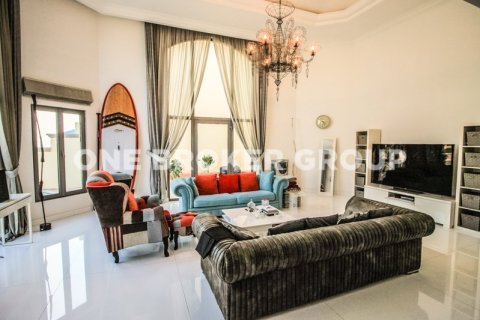 Купить виллу в Пальме Джумейре, Дубай: 4 спальни, 622м², № 192 - фото 2