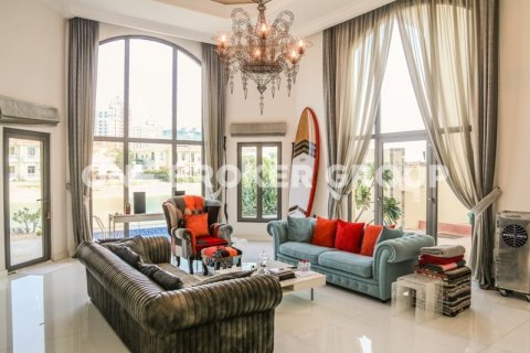 Купить виллу в Пальме Джумейре, Дубай: 4 спальни, 622м², № 192 - фото 1