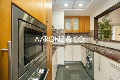 Снять в аренду квартиру в Джумейра Бич Резиденс, Дубай: 2 спальни, 136м², № 92921 - фото 9