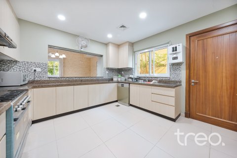 Villa in Dubai 4 bedrooms, 309.27 sq.m. № 119420 - photo 8