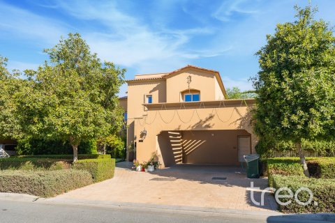 Villa en Dubai, 4 dormitorios, 309.27 m², № 119420