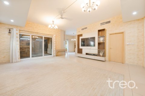 Villa in Dubai 4 bedrooms, 309.27 sq.m. № 119420 - photo 7