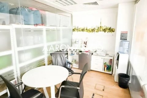 Office in Jumeirah Lake Towers, Dubai 165 sq.m. № 97457 - photo 4