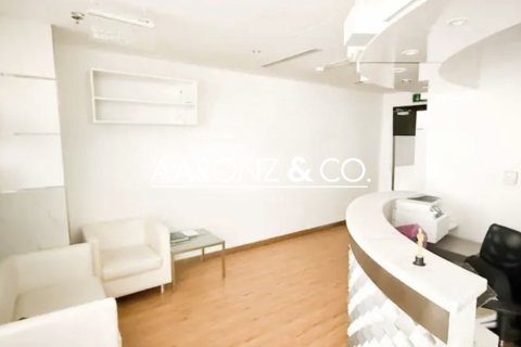 Офис в Джумейра Лейк Тауэрс, Дубай, 165м², № 97457