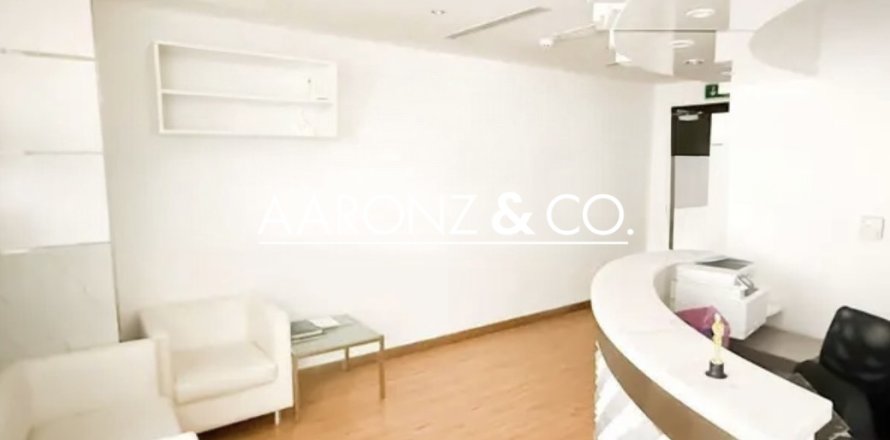 Офис в Джумейра Лейк Тауэрс, Дубай, 165м², № 97457