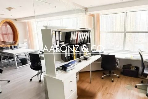 Снять в аренду офис в Джумейра Лейк Тауэрс, Дубай: 165м², № 97457 - фото 3