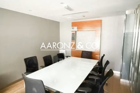 Офис в Джумейра Лейк Тауэрс, Дубай, 165м², № 97457