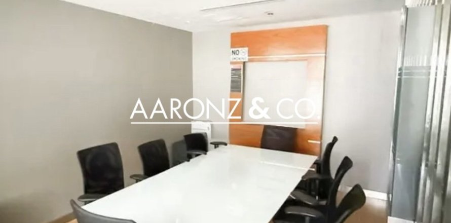 Office in Jumeirah Lake Towers, Dubai 165 sq.m. № 97457