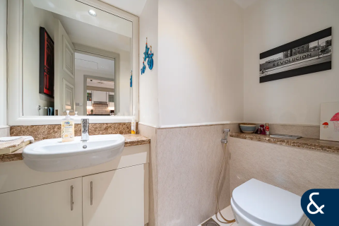 Снять в аренду квартиру в Пальме Джумейре, Дубай: 2 спальни, 167м², № 79412 - фото 17