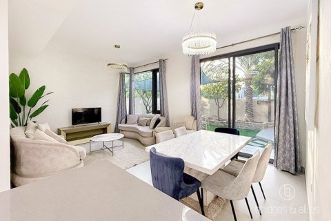 Villa in Dubai Hills Estate, Dubai 4 bedrooms, 302.3 sq.m. № 77183 - photo 1