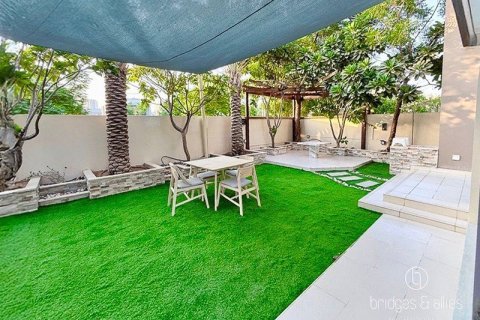 Villa in Dubai Hills Estate, Dubai 4 bedrooms, 302.3 sq.m. № 77183 - photo 4