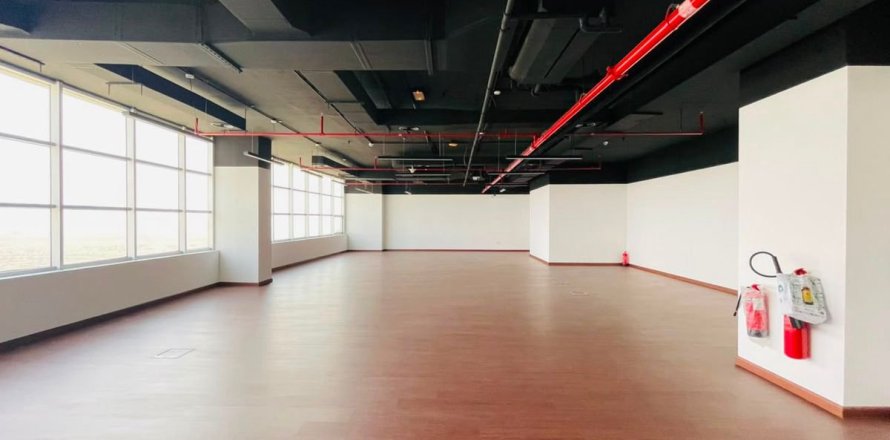 Oficina en Dubai, 163.7 m², № 139220