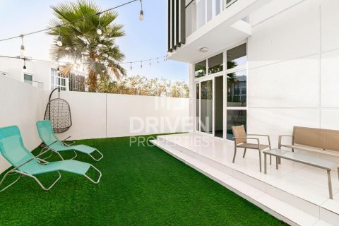Townhouse in DAMAC Hills (Akoya by DAMAC), Dubai 3 bedrooms, 175 sq.m. № 19583 - photo 13