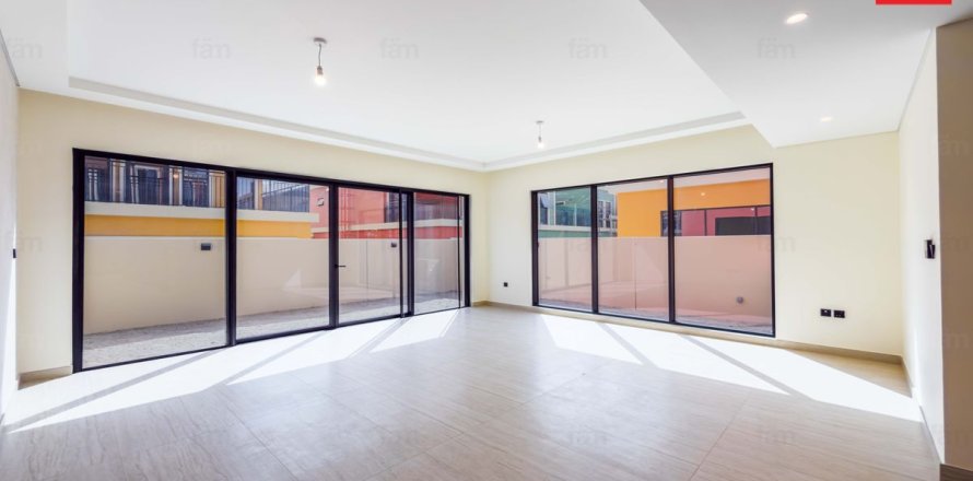 Townhouse in Dubai 5 bedrooms, 219.6 sq.m. № 134868