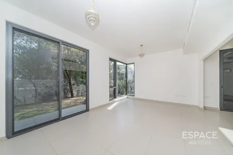 Villa in Dubai Hills Estate, Dubai 4 bedrooms, 340 sq.m. № 122917 - photo 2