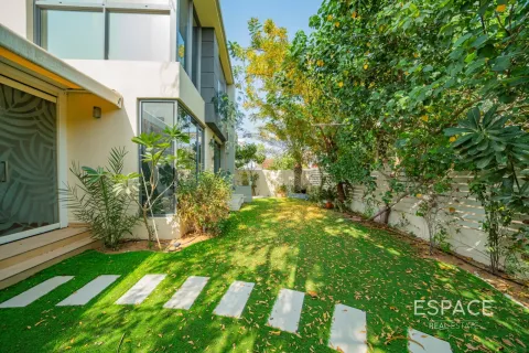 Villa in Dubai Hills Estate, Dubai 4 bedrooms, 340 sq.m. № 122917 - photo 15