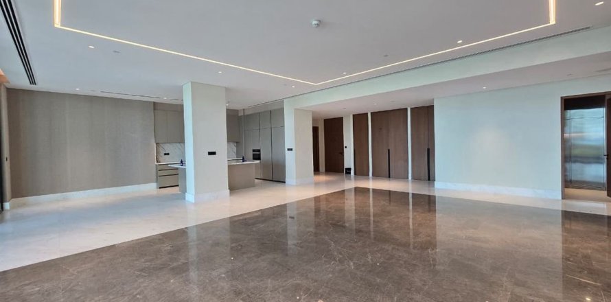 Квартира в Пальме Джумейре, Дубай, 3 спальни, 477.4м², № 135178