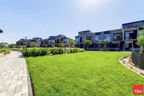 Villa en Dubai, 3 dormitorios, 180.7 m², № 135165