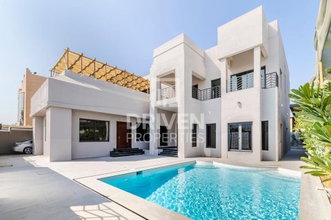 Villa in Umm Suqeim 3, Umm Suqeim, Dubai 5 bedrooms, 743 sq.m. № 19218 - photo 1