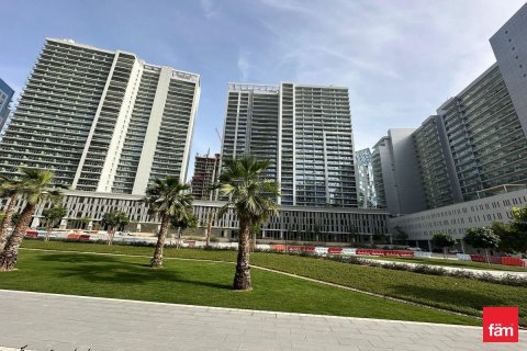 Magasin à Business Bay, Dubai, 228.4 m², № 95498 - photo 2