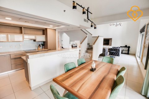 Купить квартиру в The Lofts, Даунтаун Дубай (Даунтаун Бурдж Дубай), Дубай: 2 спальни, 182м², № 15517 - фото 4