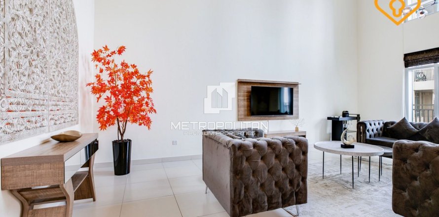 Квартира в The Lofts, Даунтаун Дубай (Даунтаун Бурдж Дубай), Дубай, 2 спальни, 182м², № 15517