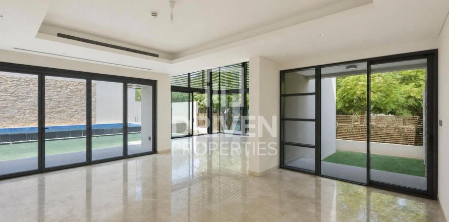 Villa in Sobha Hartland, Mohammed Bin Rashid City, Dubai 4 bedrooms, 559.09 sq.m. № 128097
